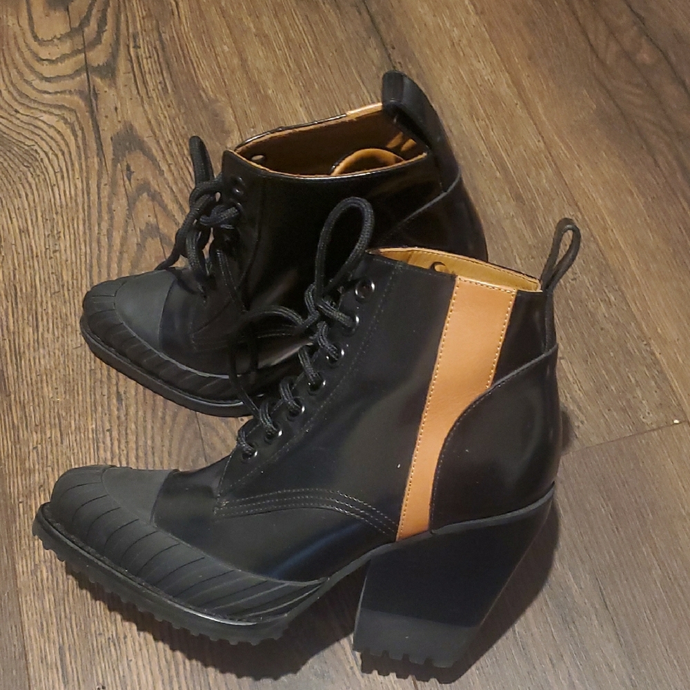 Chloe Stylish Black and Tan Women's Boots Womens 37